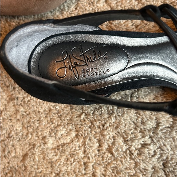 Life Stride Black and Tan Heels - Picture 2 of 4